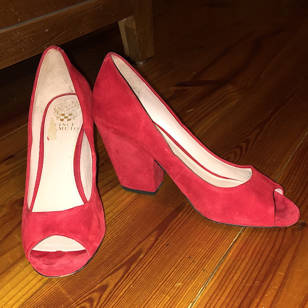 Women’s Vince Camuto red heels sz 8, GUC , worn only a few times